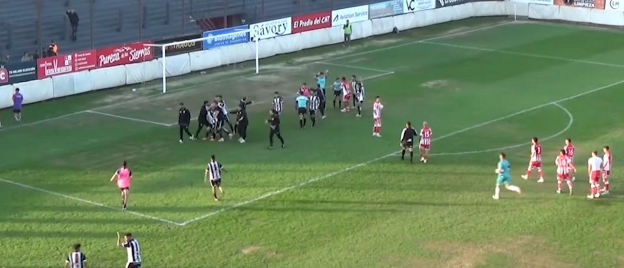 Polémica en la Primera Nacional: Talleres RE marcó en el rebote, pero el árbitro ya había finalizado el partido thumbnail