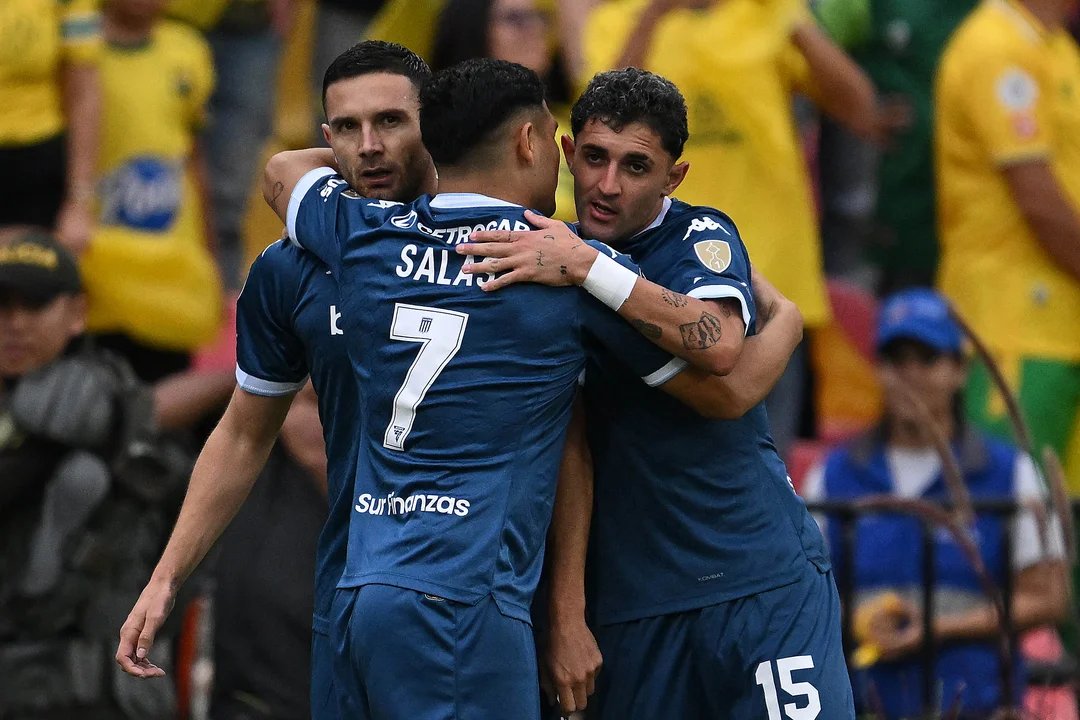 Racing goleó a Bucaramanga y es el único líder de su grupo en la Copa Libertadores thumbnail