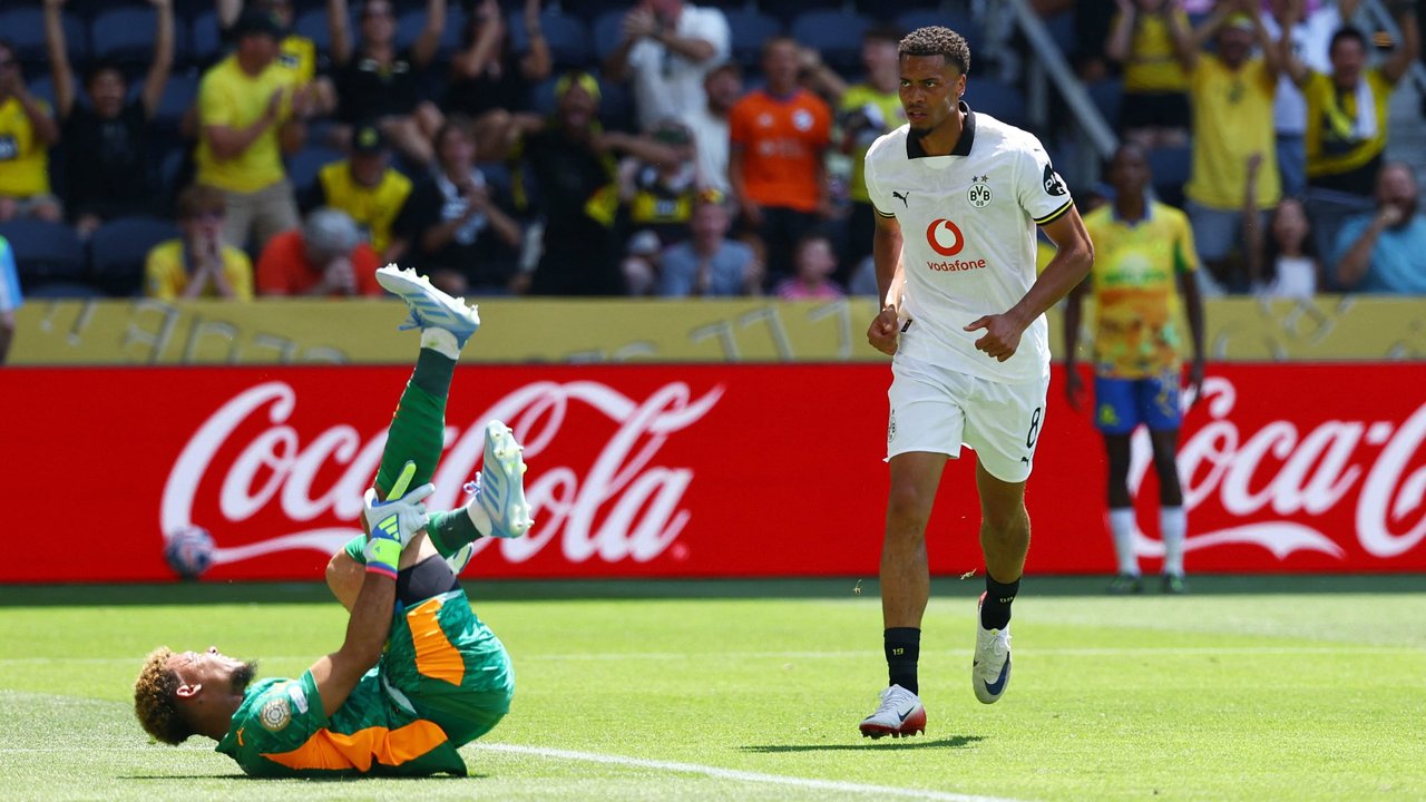 Regalo mundial: el arquero de Mamelodi cometió un error increíble ante Dortmund thumbnail