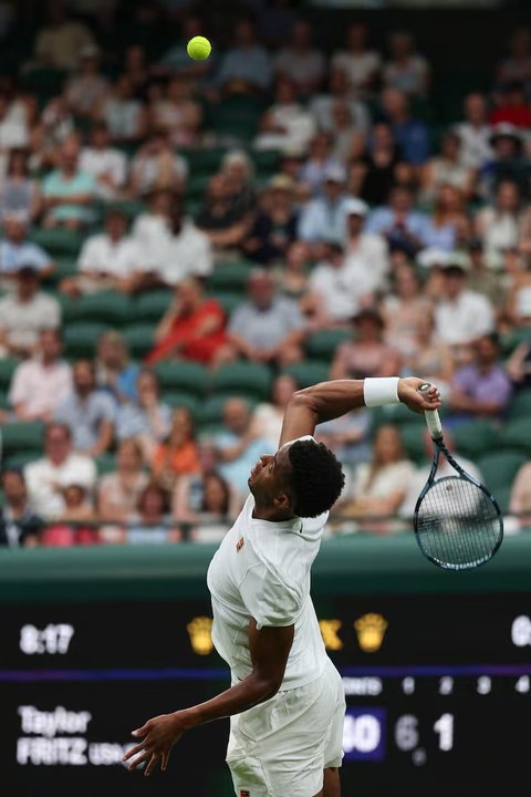 Wimbledon 2025: La hazaña del joven francés Giovanni Mpetschi Perricard y su saque récord thumbnail