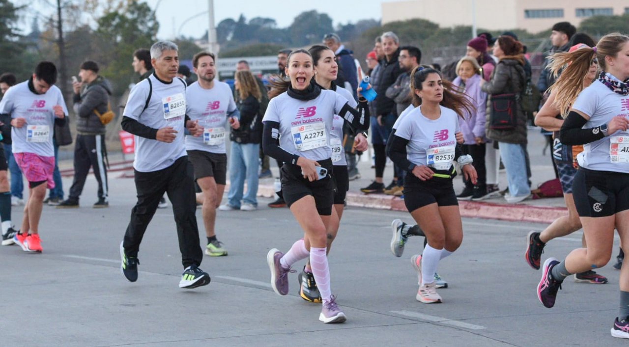 Más de 5.000 corredores recorrieron las calles de Córdoba Capital en su 452 aniversario thumbnail