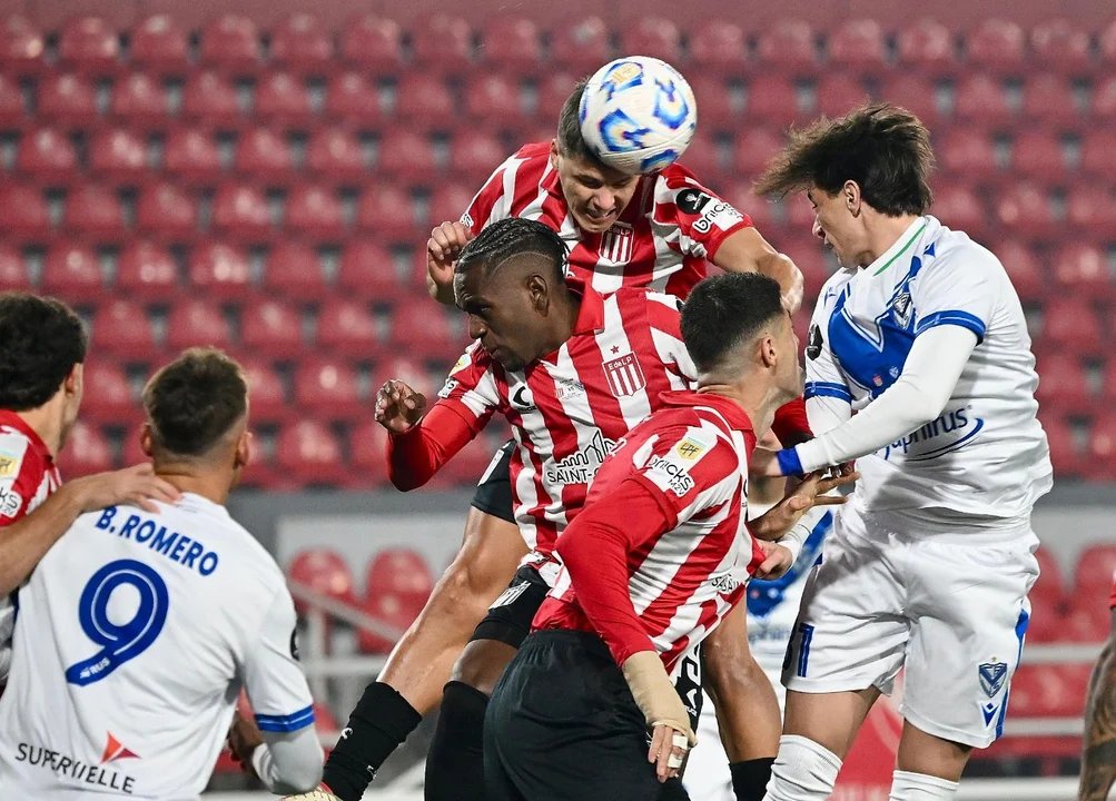 Vélez derrotó a Estudiantes y es el nuevo campeón de la Supercopa Internacional thumbnail