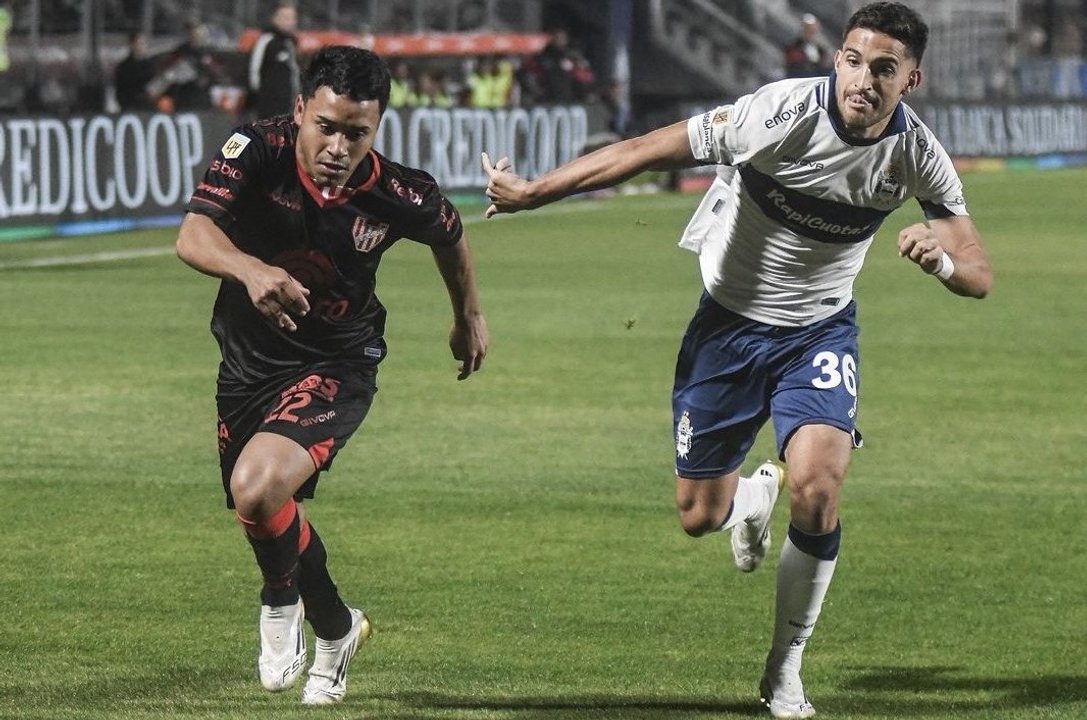 Instituto venció a Gimnasia y Esgrima en La Plata thumbnail