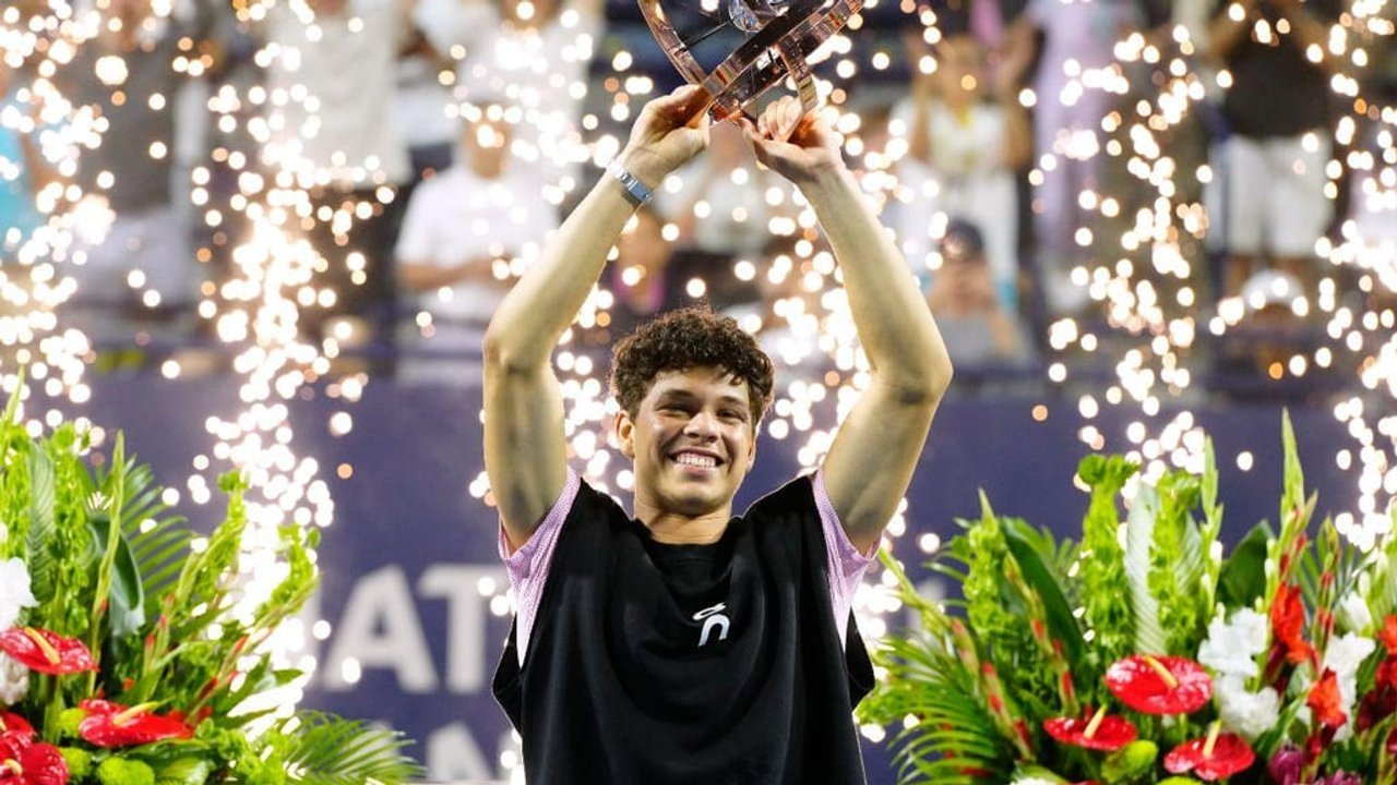 Ben Shelton hizo historia en Toronto: venció a Khachanov y ganó su primer Masters 1000 thumbnail