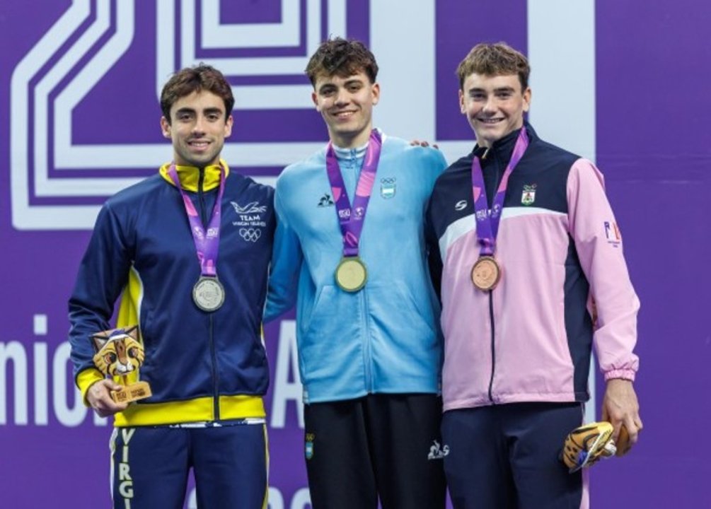 Ulises Saravia: oro, récord y proyección olímpica para la natación argentina thumbnail