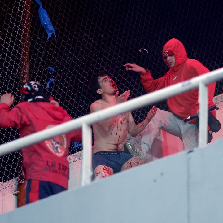 Violencia en Avellaneda: un hincha chileno se encuentra en estado crítico thumbnail