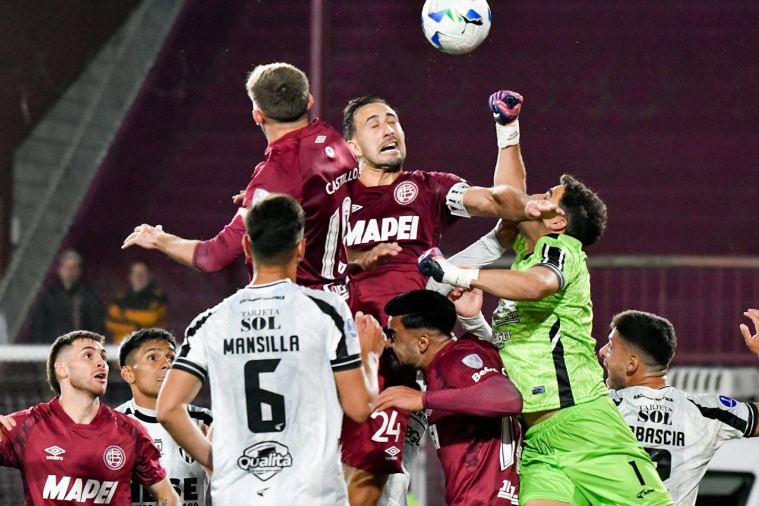Lanús avanzó a cuartos de la Copa Sudamericana tras vencer a Central Córdoba en los penales thumbnail