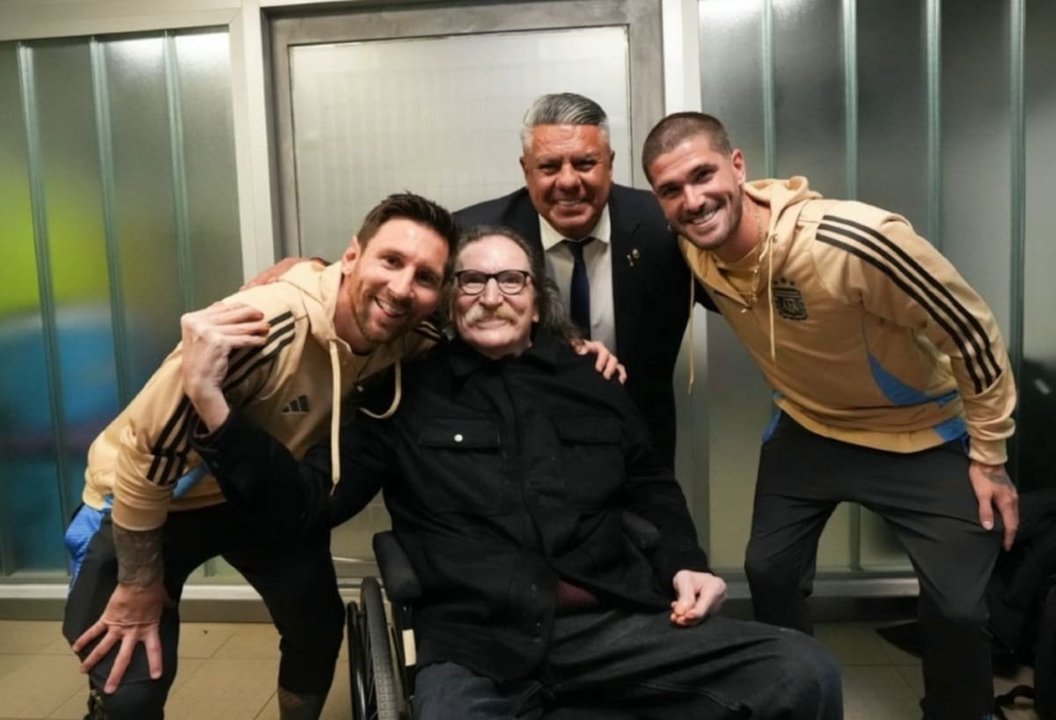 El emotivo saludo entre Charly y Messi thumbnail