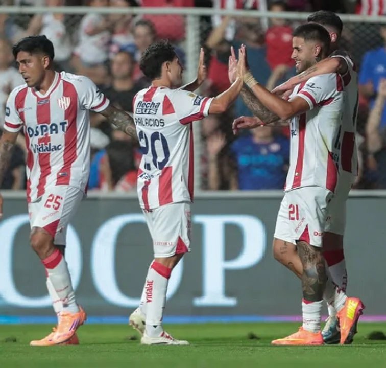 Unión ganó con autoridad: 3-0 a Defensa y Justicia y ahora es escolta del grupo A thumbnail