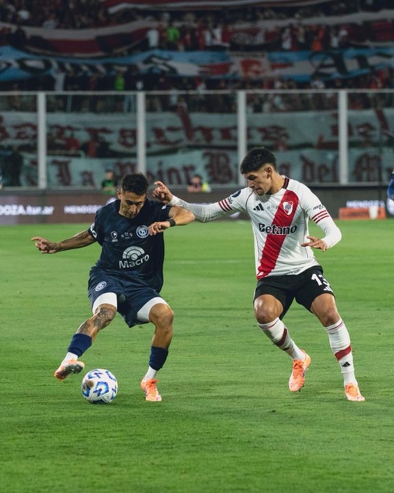 Independiente Rivadavia dio el golpe y eliminó a River por penales en Córdoba thumbnail