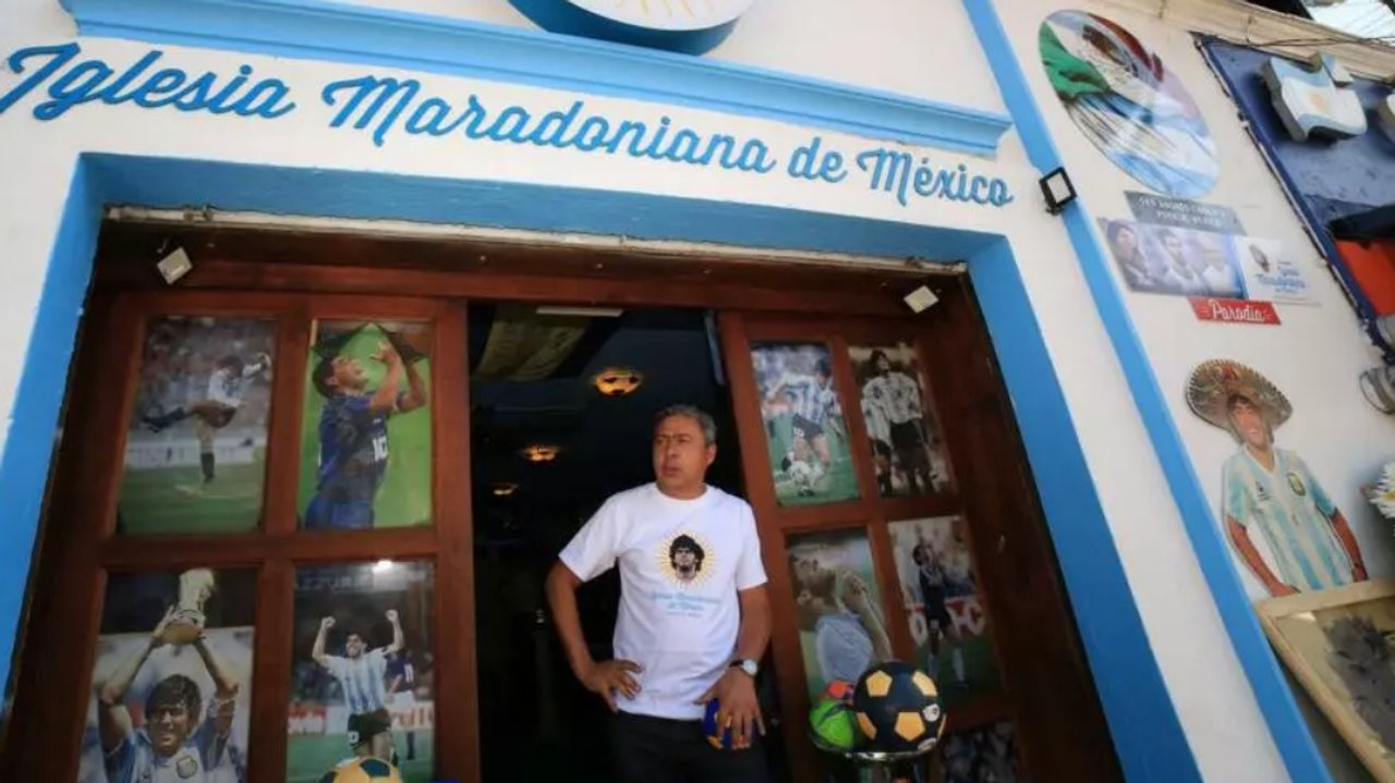 Un argentino en México: cómo es la única iglesia maradoniana abierta todo el año thumbnail