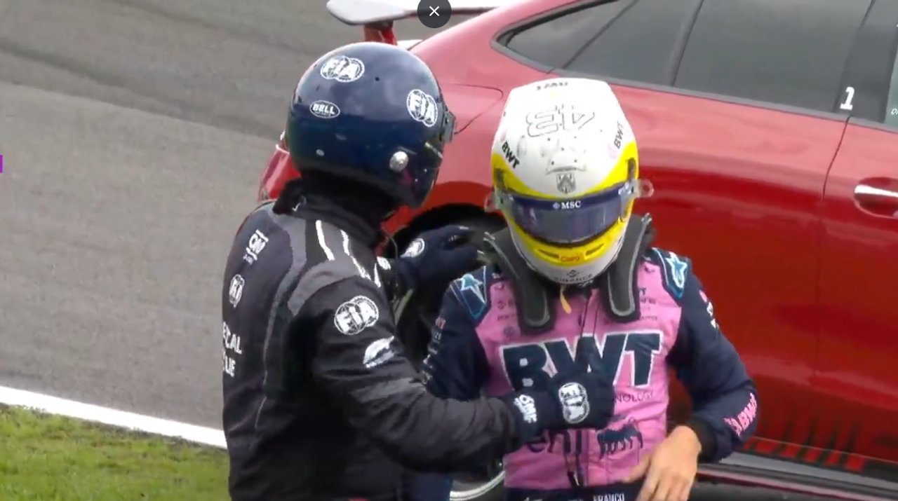 Colapinto, luego del impacto: No entiendo por qué se me fue el auto thumbnail