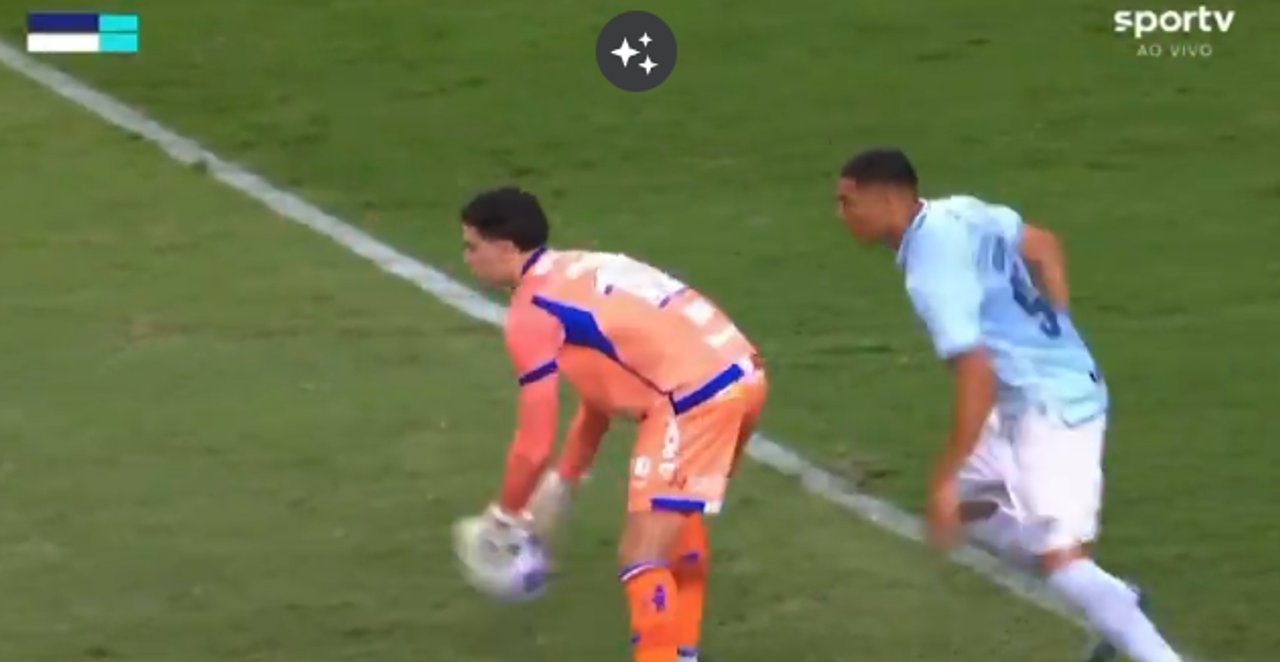 Estaba detrás del arquero: la picardía que conmueve al Brasileirão thumbnail