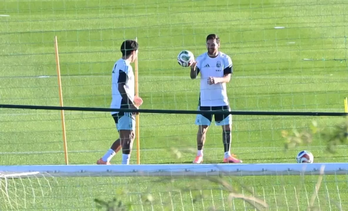Con Messi incorporado, Argentina comenzó los trabajos previos al amistoso en África thumbnail