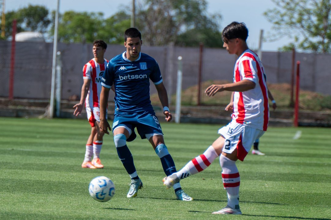 Instituto eliminó a Racing y sigue en el Torneo Proyección thumbnail