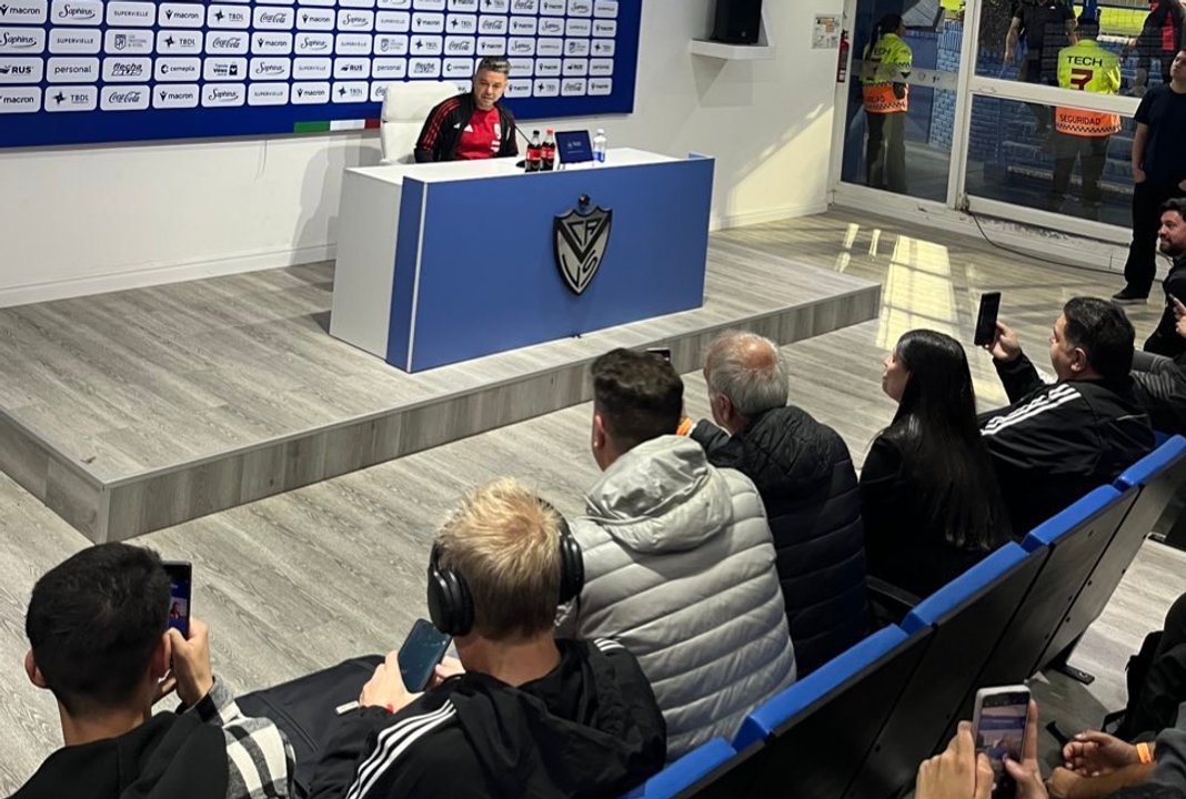 Gallardo se molestó por una pregunta y encendió la conferencia thumbnail