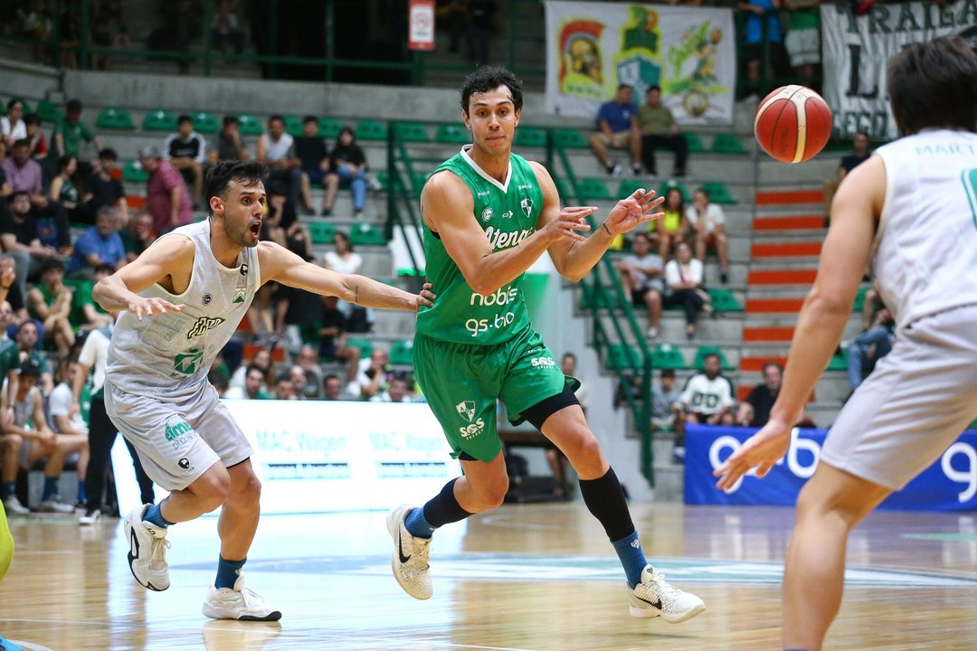 Atenas mostró una clara mejora, pero cayó en el cierre ante el líder Ferro thumbnail