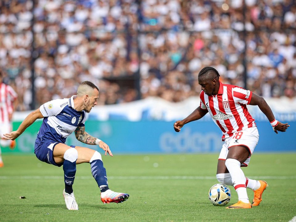 El Pincha rugió en el Bosque: dueño del clásico y finalista thumbnail