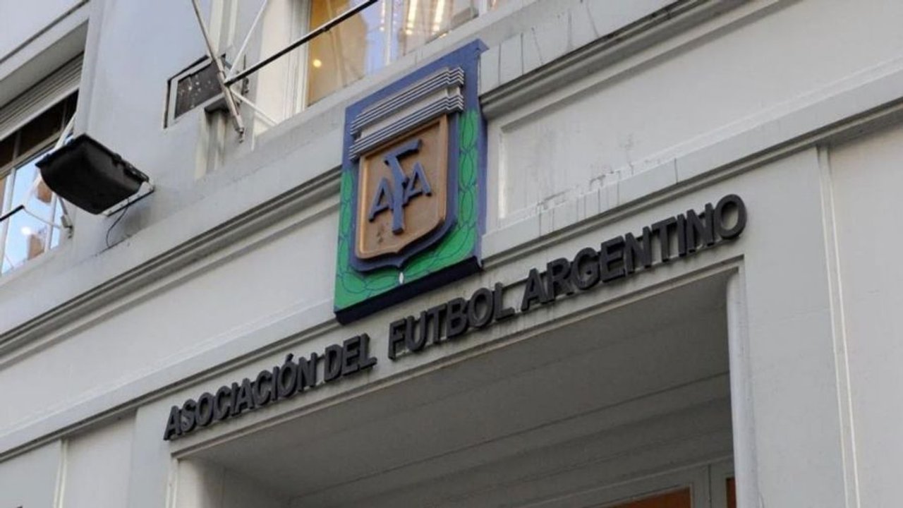 Operativo en AFA, la Liga y 14 clubes por la causa Sur Finanzas thumbnail