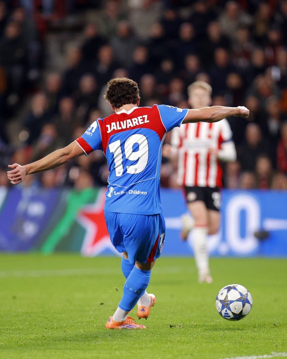 Resumen de la jornada de Champions: argentinos protagonistas entre triunfos, polémicas y derrotas thumbnail