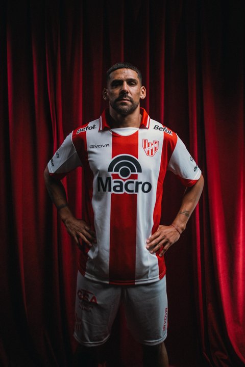 Es oficial: Instituto presentó a Franco Jara como su refuerzo estrella para 2026 thumbnail