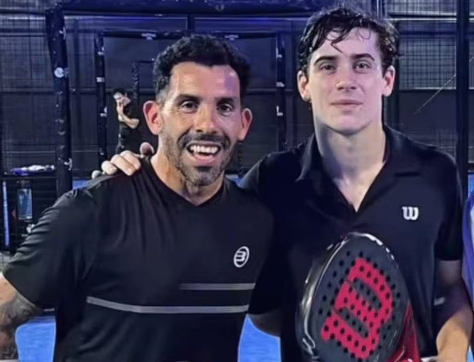 Cumbre de cracks: Tévez y Colapinto se animaron al pádel thumbnail
