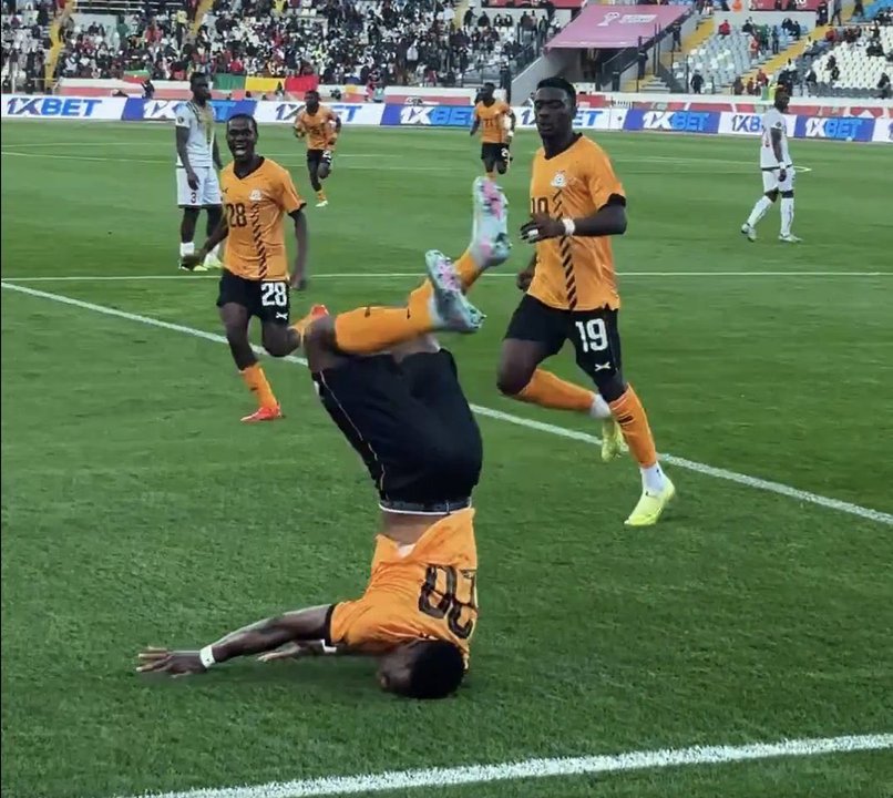 Gol, pirueta y susto: la imagen más impactante de la Copa Africana thumbnail