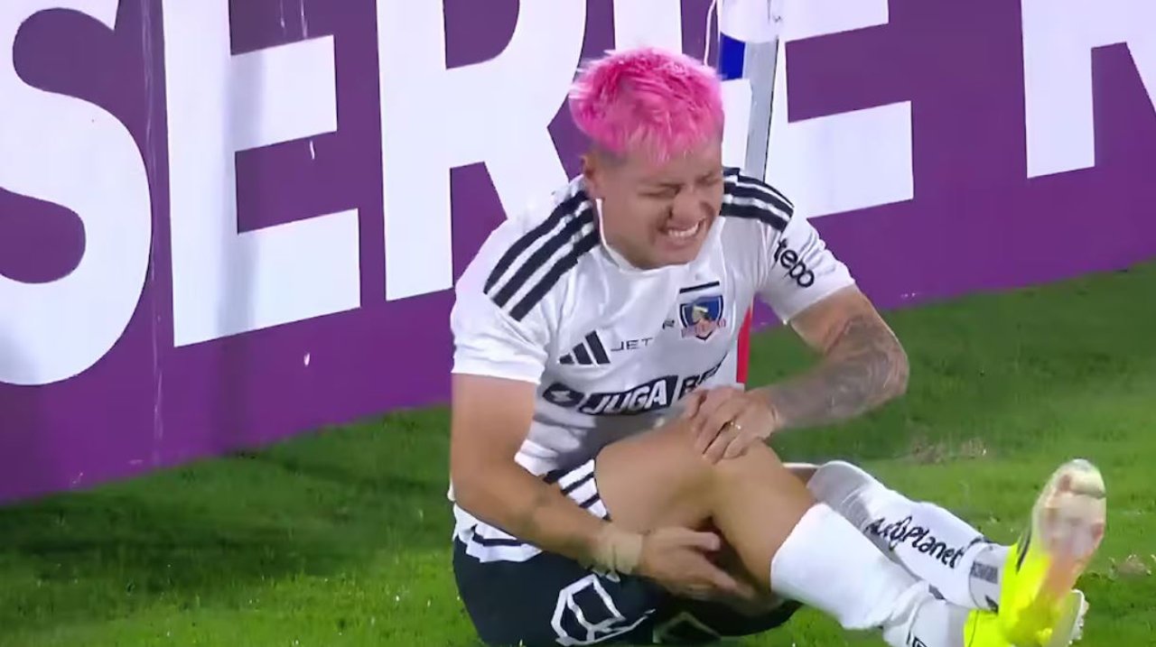 De la burla a la lesión: Colo Colo pierde a Cristián Zavala por fractura en la rótula thumbnail