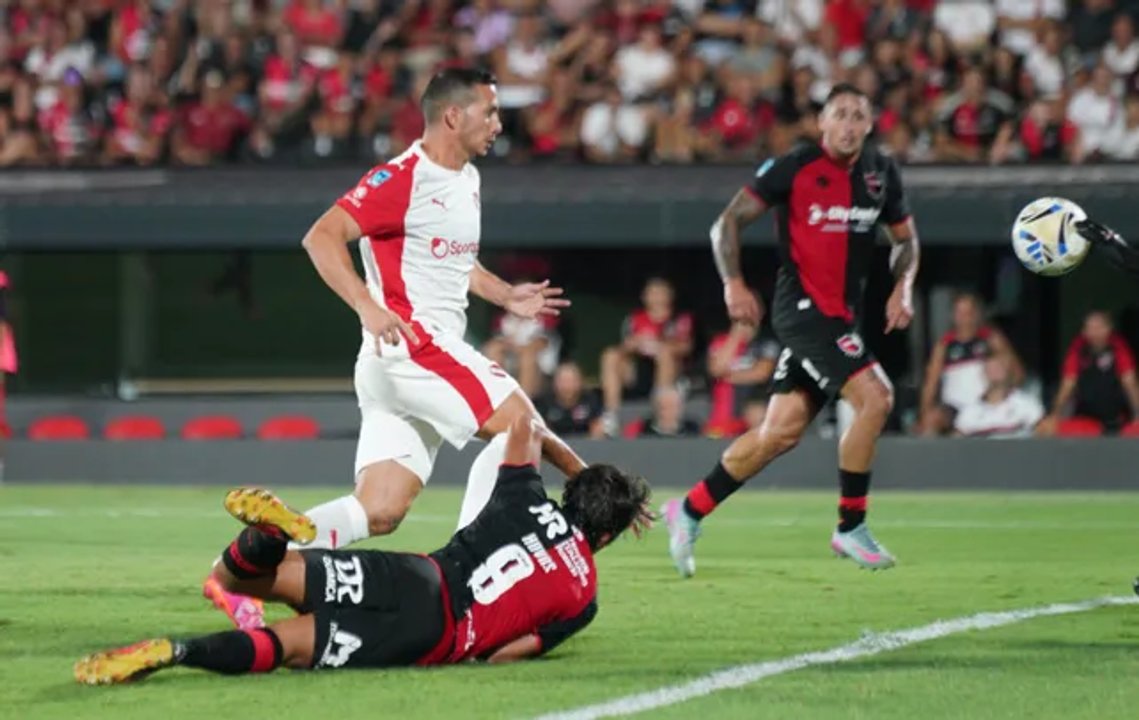 Empate agónico: Newells e Independiente repartieron puntos en un partido intenso thumbnail
