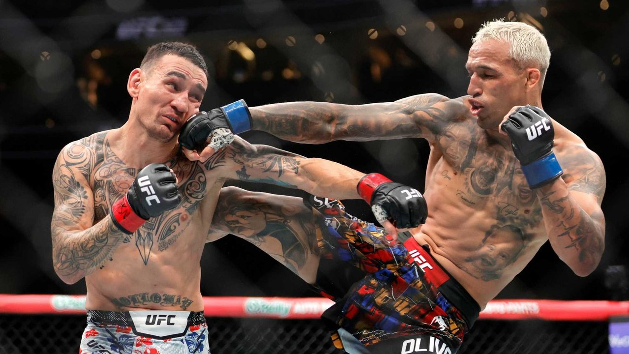 Charles Oliveira venció a Max Holloway y conquistó el cinturón BMF en la UFC 326 thumbnail