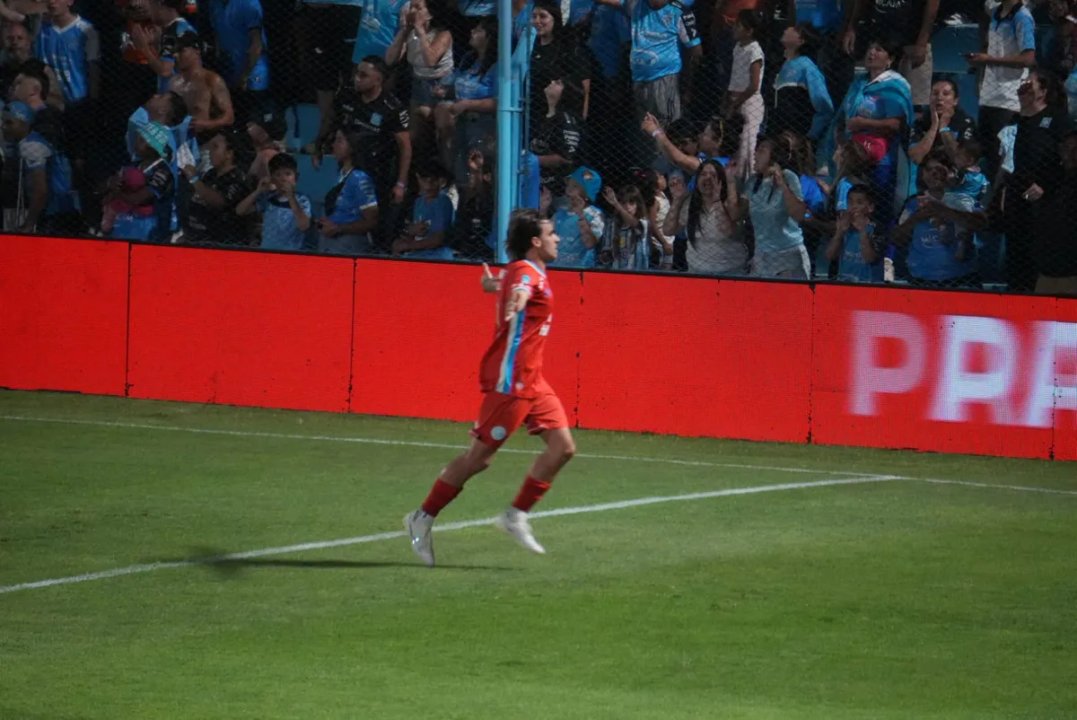 Con equipo alternativo y pese a lesiones, Belgrano ganó en el Imperio y es líder thumbnail