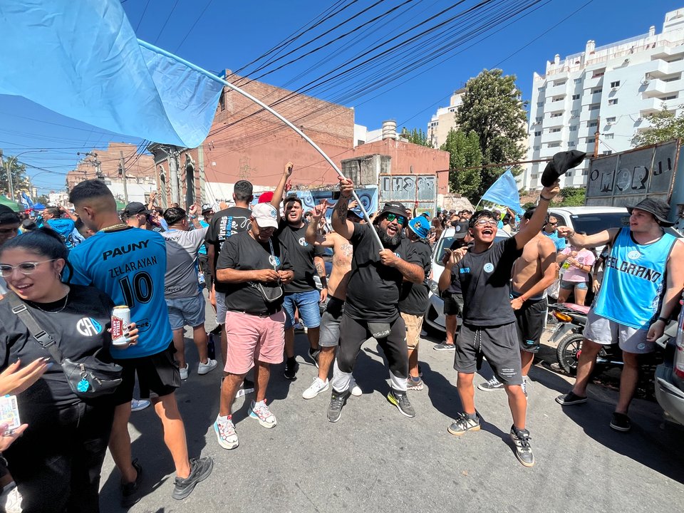 Fiesta total en Alberdi: así se vive la previa del superclásico thumbnail
