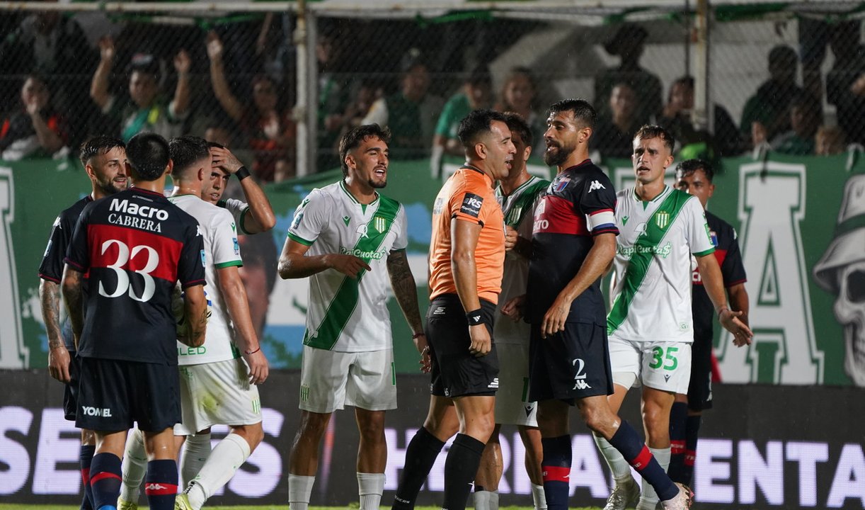 Noche perfecta para Lobo Medina y fiesta para Banfield en un duelo cargado de tensión thumbnail