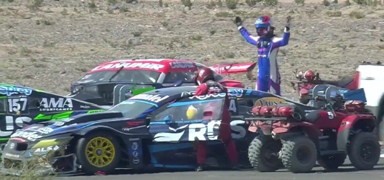 Video: así fue el impactante accidente que dejó seis pilotos afuera en Neuquén thumbnail