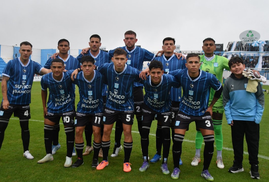Blooper y derrota en Nueva Italia: Racing cayó ante Ciudad Bolívar y perdió el invicto thumbnail