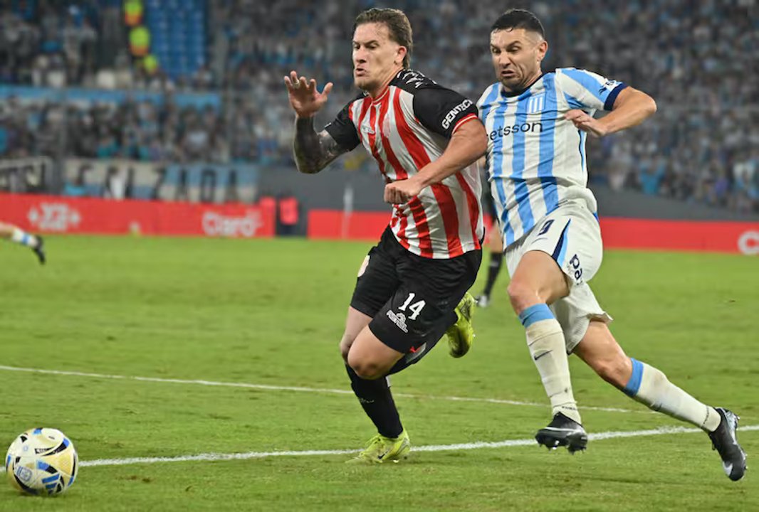 Racing no pudo aguantar la ventaja con diez y el Cilindro estalló contra la dirigencia thumbnail