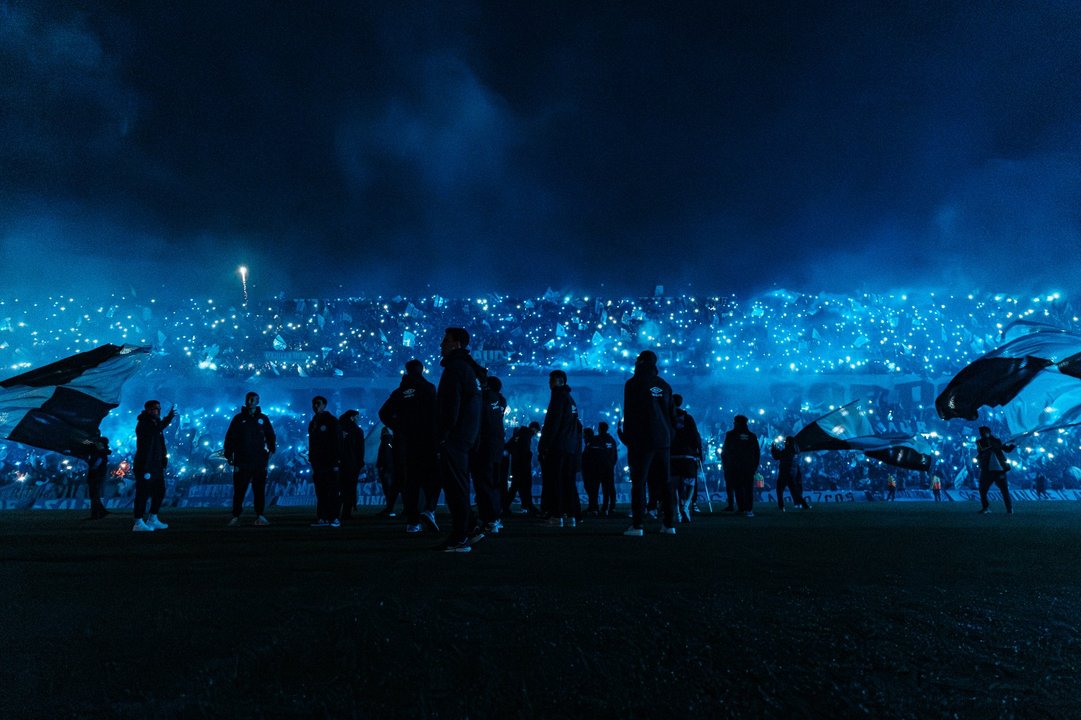 40.000 hinchas coparon el Gigante en un banderazo histórico antes de la final thumbnail