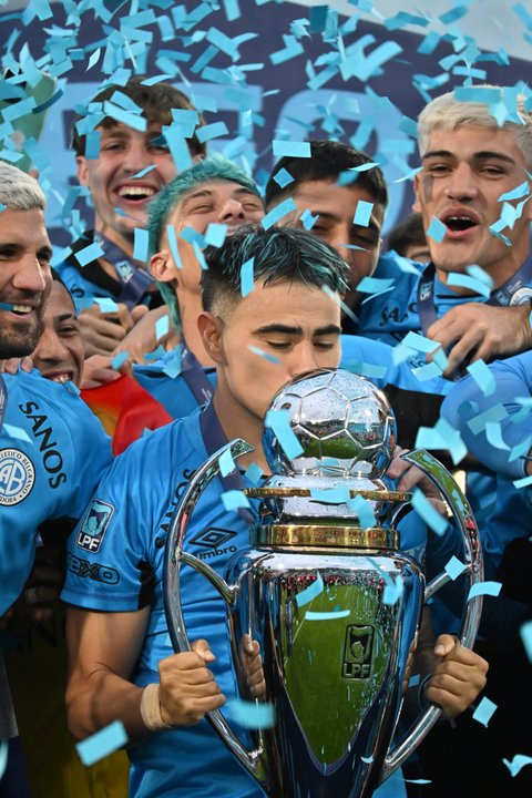 Zelarayán rompió en llanto tras el título: Siempre soñé con ver a Belgrano campeón thumbnail
