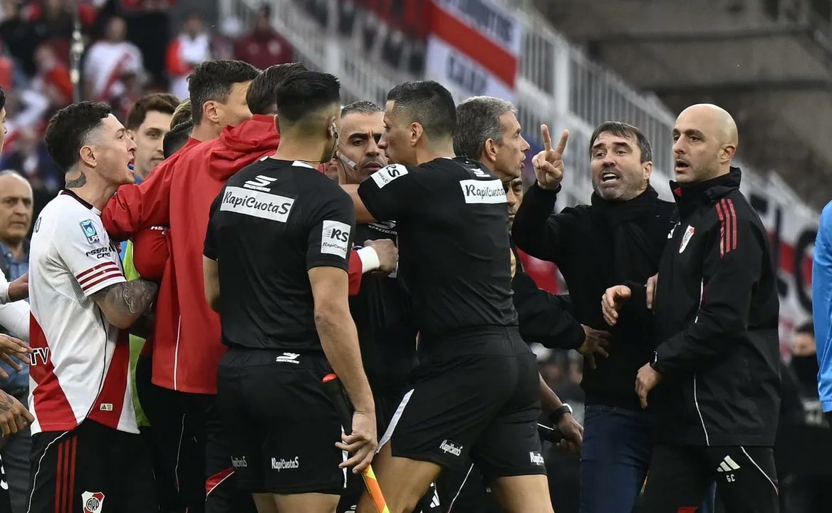 AFA analiza sancionar con dureza a Coudet tras la final en Córdoba thumbnail