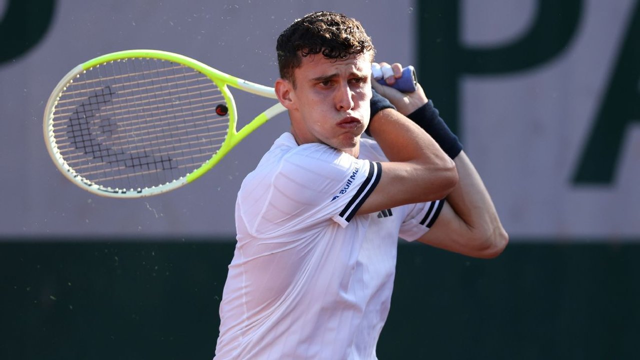 Batacazo histórico en Roland Garros: Juanma Cerúndolo eliminó a Jannik Sinner thumbnail