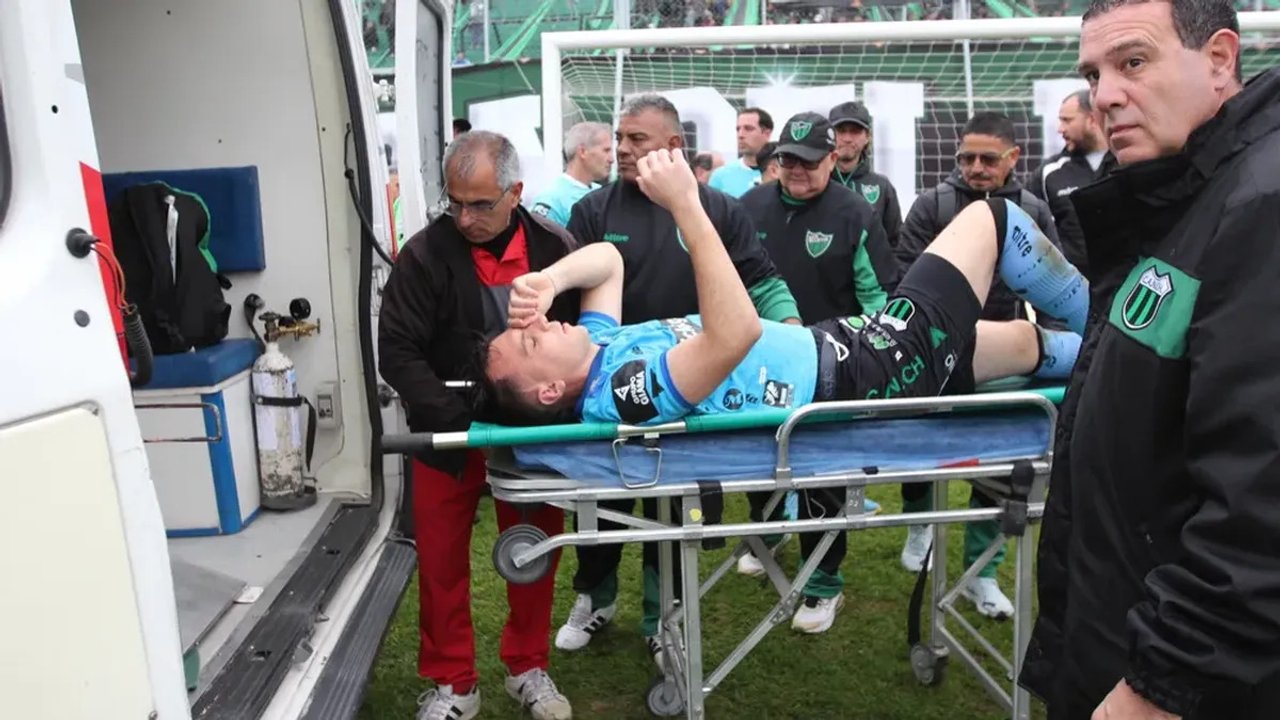 Confirmaron una conmoción cerebral en el arquero agredido durante San Martín-Nueva Chicago thumbnail