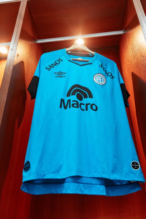 Llevate la gloria a casa! Belgrano subasta las camisetas del título thumbnail
