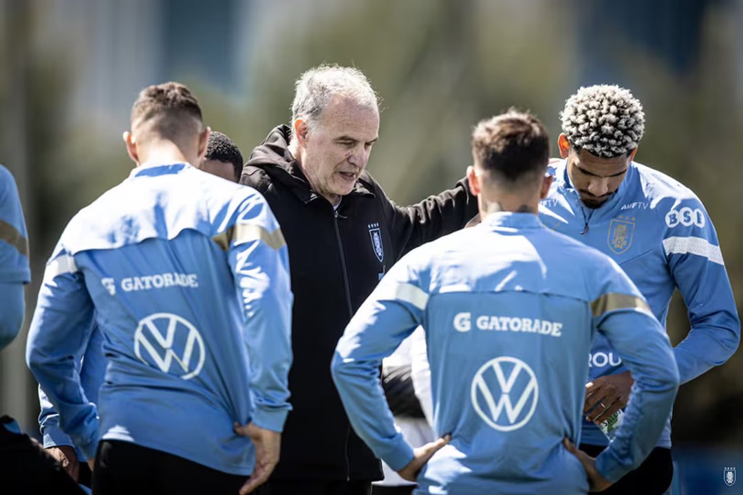 Alarma en Uruguay: Bielsa pierde a tres figuras para el debut ante Arabia Saudita thumbnail