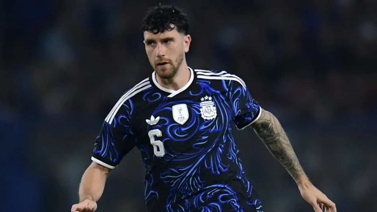 Oficial: Scaloni convocó a Marcos Senesi para jugar el Mundial thumbnail
