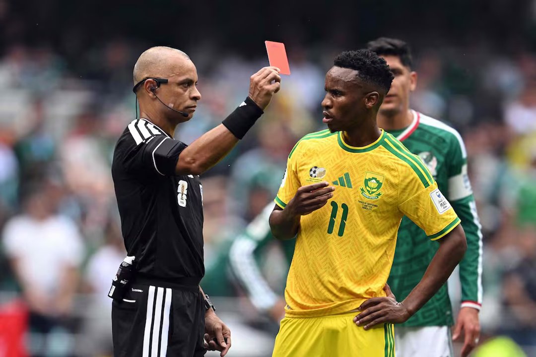 El primer viral del Mundial: Sampaio explicó una expulsión en inglés y dejó desconcertados a todos thumbnail