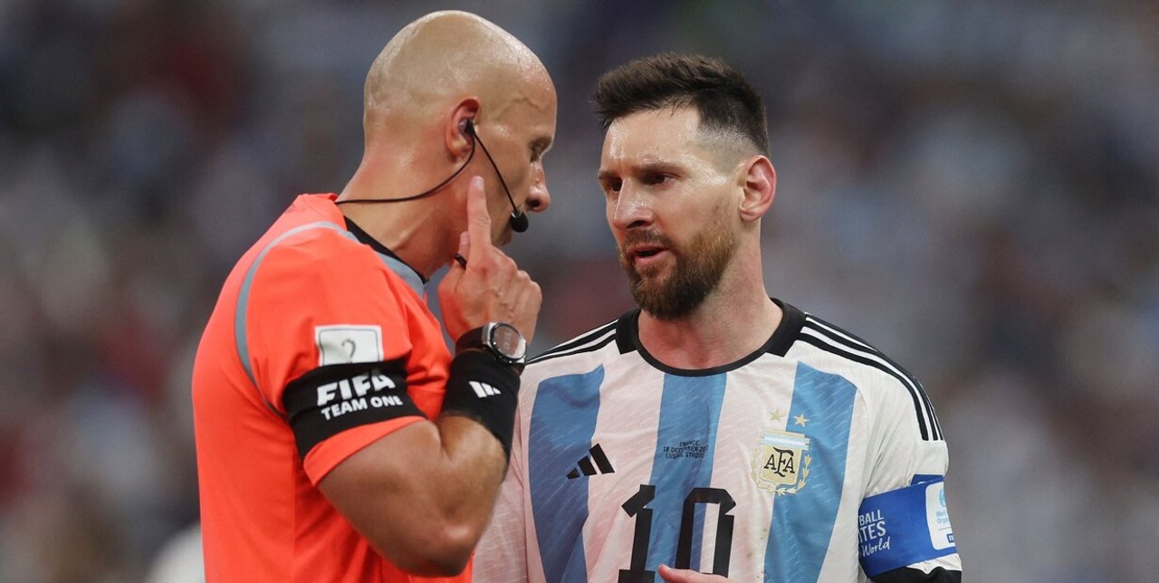 El juez de la gloria eterna: Szymon Marciniak dirigirá el debut de Argentina en el Mundial 2026 thumbnail