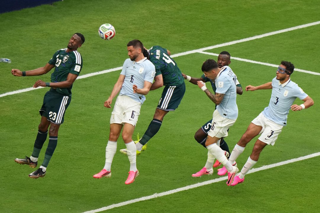 Uruguay rescató un empate ante Arabia Saudita en su debut mundialista thumbnail