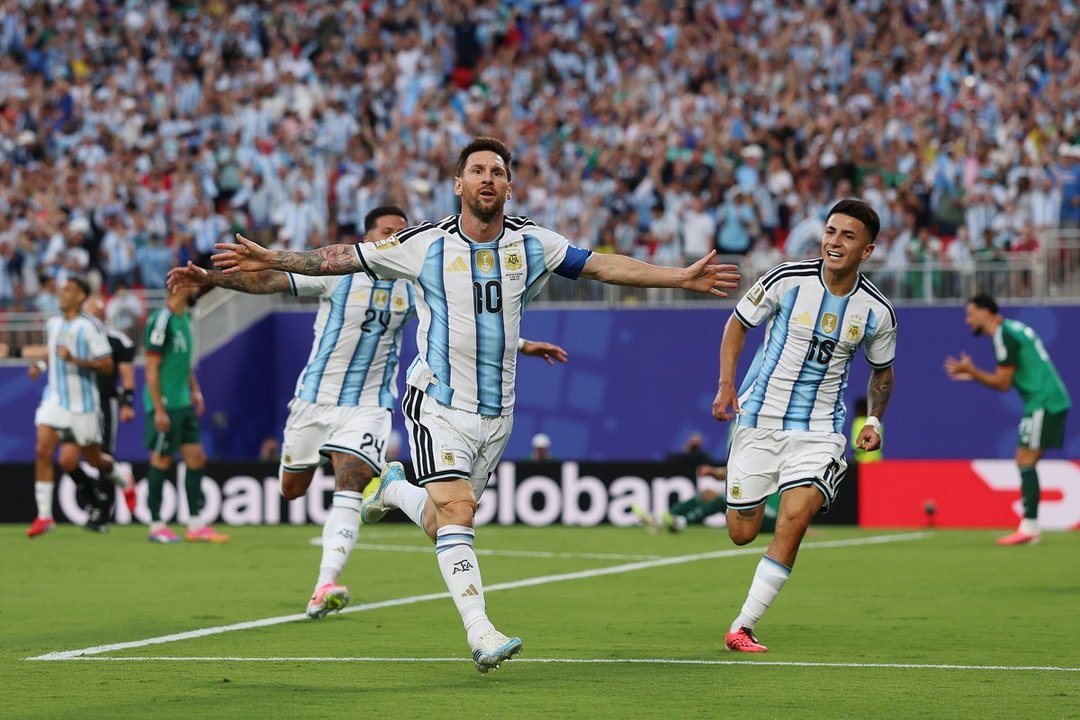 Triplete histórico de Messi: Argentina goleó 3-0 a Argelia en el debut del Mundial thumbnail