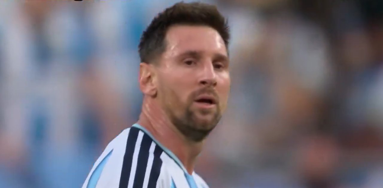 Lágrimas y gol histórico: la emoción de Messi tras convertir ante Argelia thumbnail