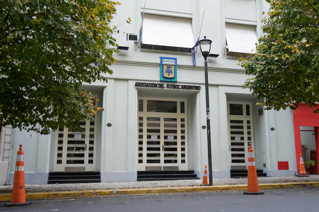 La AFA ganó en la Justicia: quedó sin efecto la veeduría y se confirmó su mudanza thumbnail